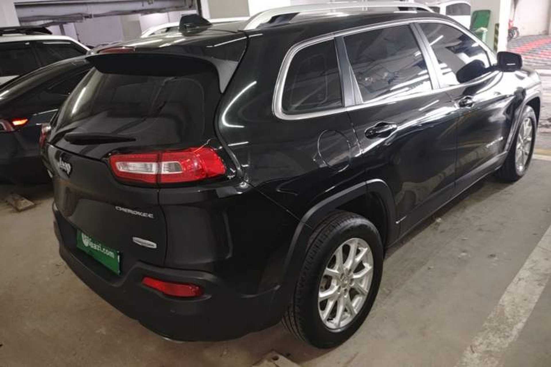 Used Jeep Cherokee 2016 2.4L Leading Edition Rear Right 45 Deg