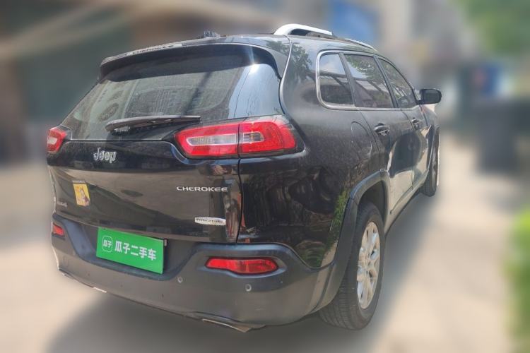 Used Jeep Cherokee 2016 2.4L Leading Edition Rear Right 45 Deg