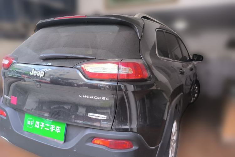 Used Jeep Cherokee 2016 2.4L Professional Smart Version Rear Right 45 Deg