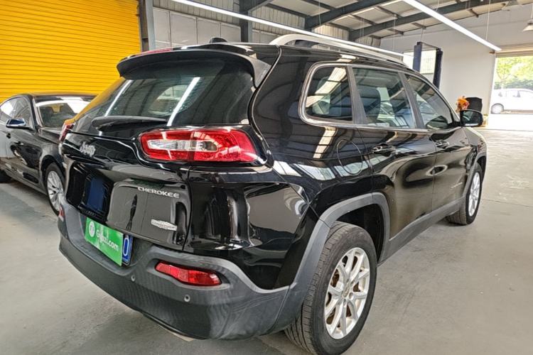 Used Jeep Cherokee 2016 2.4L Leading Edition Rear Right 45 Deg