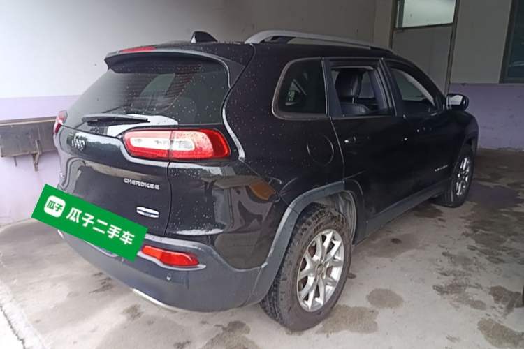 Used Jeep Cherokee 2016 2.4L Professional Smart Version Rear Right 45 Deg
