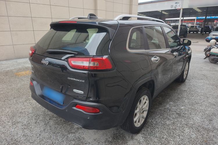 Used Jeep Cherokee 2016 2.0L Leading Edition Rear Right 45 Deg