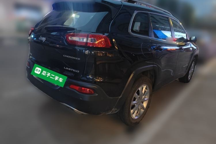 Used Jeep Cherokee 2016 2.4L Superior Edition Rear Right 45 Deg