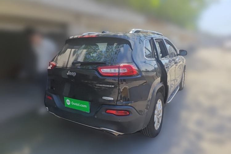 Used Jeep Cherokee 2016 2.4L Professional Smart Version Rear Right 45 Deg