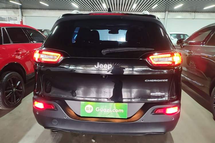 Used Jeep Cherokee 2016 2.0L Superior Edition Rear