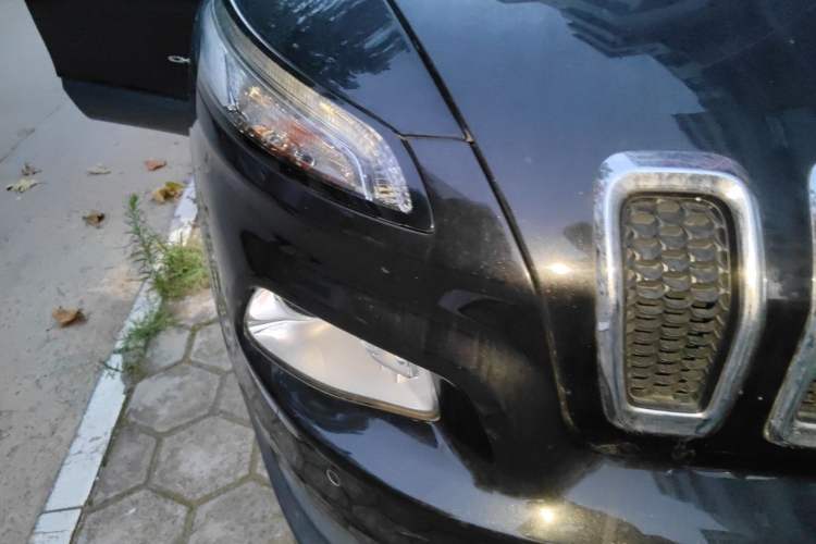 Used Jeep Cherokee 2016 2.4L Professional Smart Version Right Front Headlight