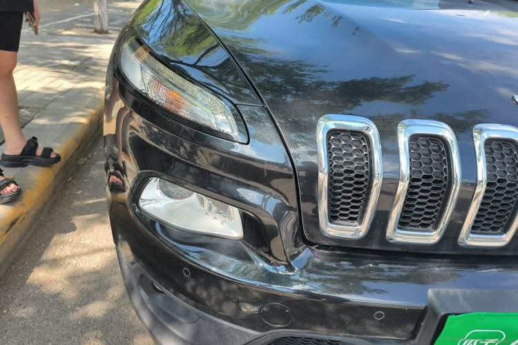 Used Jeep Cherokee 2016 2.0L Superior Edition Right Front Headlight