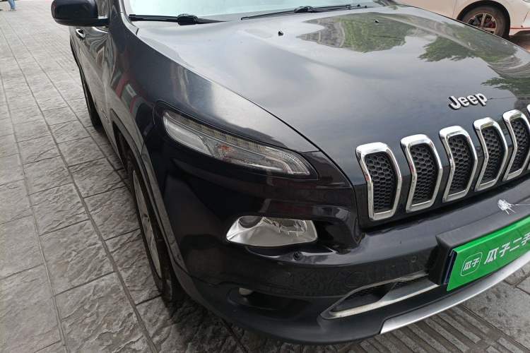 Used Jeep Cherokee 2016 2.4L Superior Edition Right Front Headlight