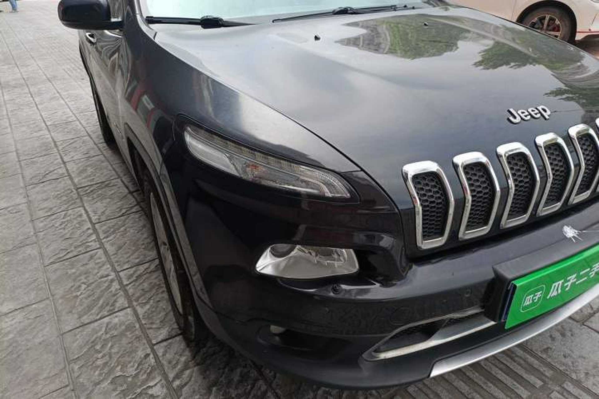 Used Jeep Cherokee 2016 2.4L Superior Edition Right Front Headlight