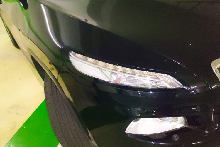 Used Jeep Cherokee 2016 2.4L Superior Edition Right Front Headlight