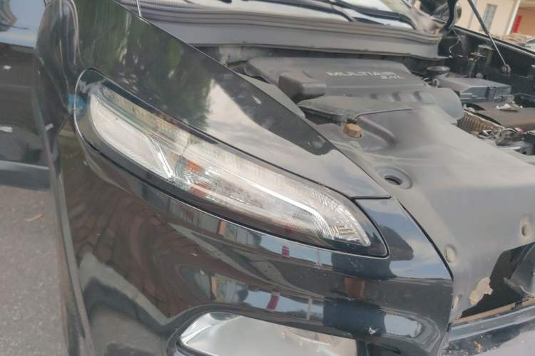 Used Jeep Cherokee 2016 2.4L Leading Edition Right Front Headlight