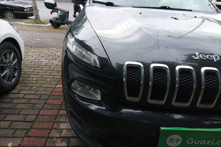 Used Jeep Cherokee 2016 2.4L Leading Edition Right Front Headlight