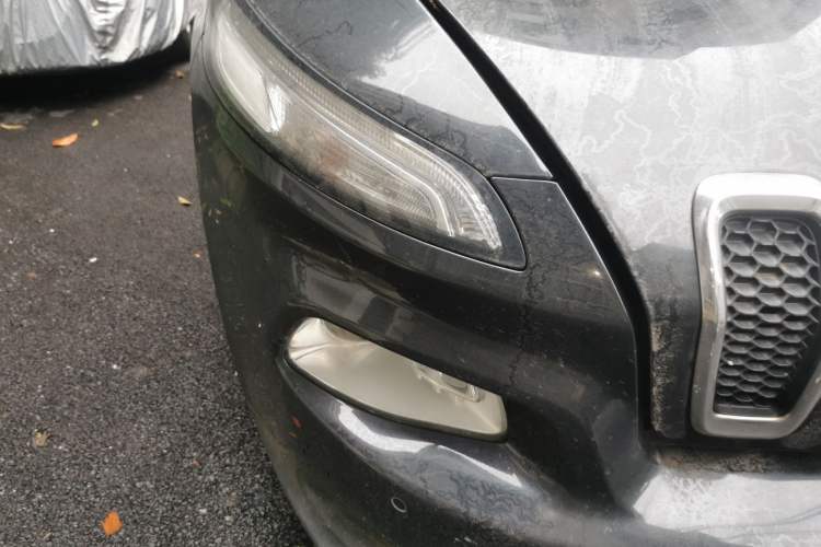Used Jeep Cherokee 2016 2.4L Professional Edition Right Front Headlight