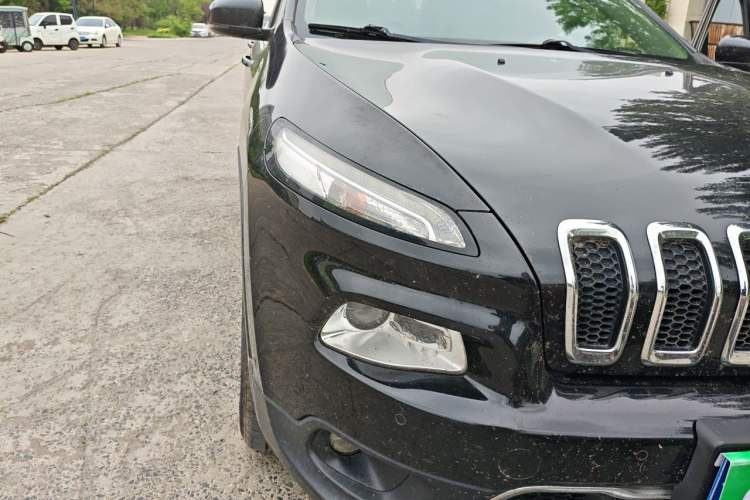 Used Jeep Cherokee 2016 2.4L Professional Edition Right Front Headlight