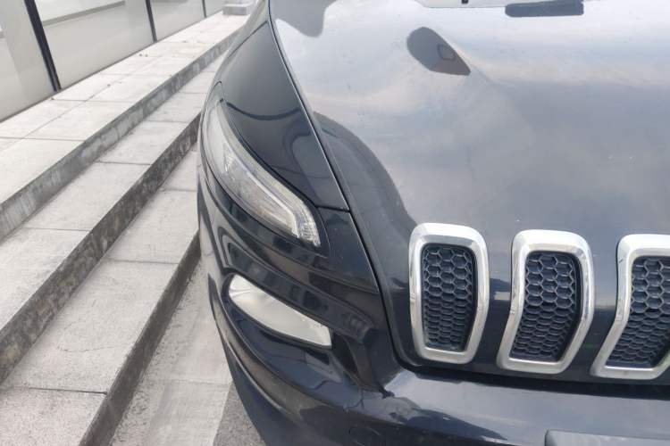 Used Jeep Cherokee 2016 2.0L Superior Edition Right Front Headlight