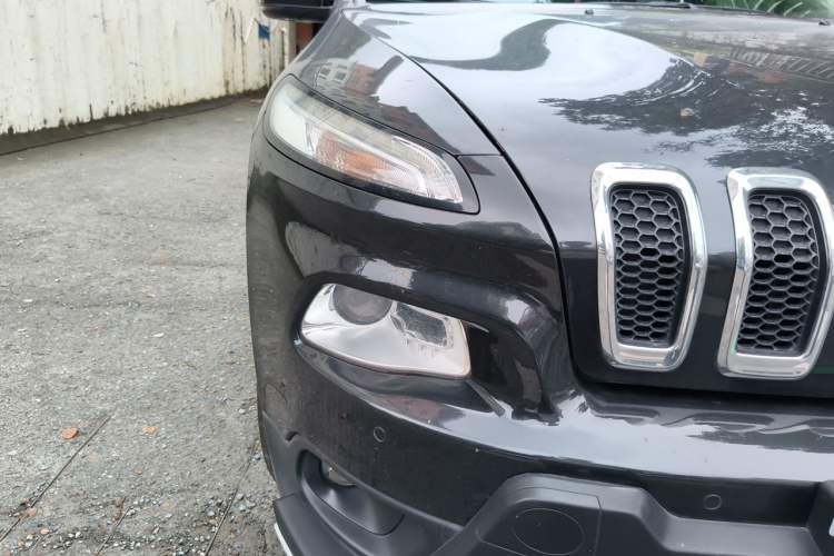 Used Jeep Cherokee 2016 2.4L Professional Smart Version Right Front Headlight