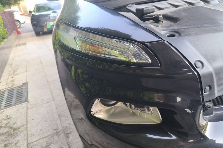 Used Jeep Cherokee 2016 2.0L Superior Edition Right Front Headlight