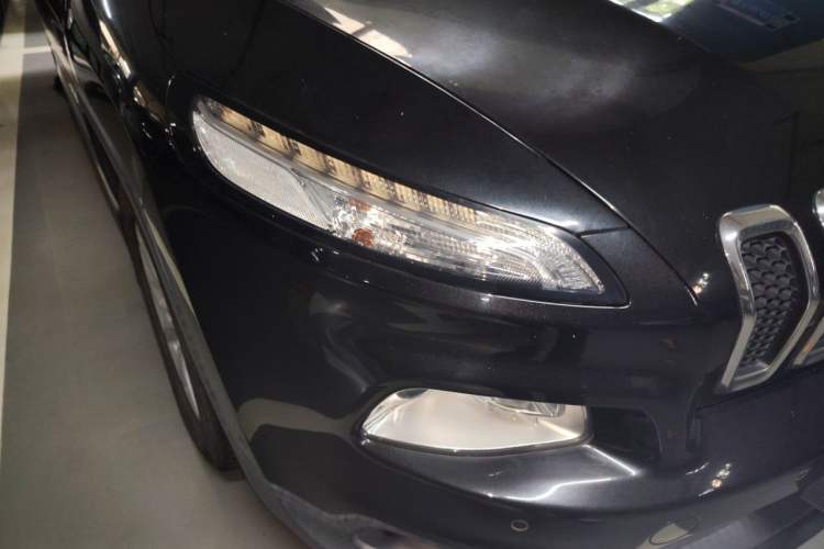 Used Jeep Cherokee 2016 2.4L Leading Edition Right Front Headlight