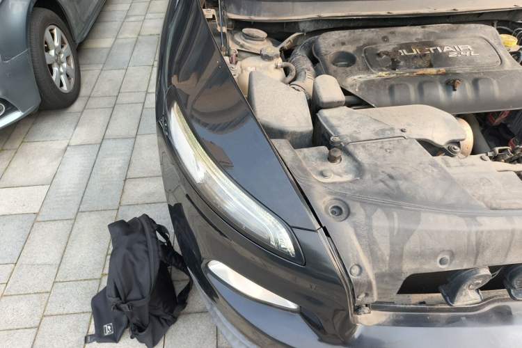 Used Jeep Cherokee 2016 2.4L Leading Edition Right Front Headlight