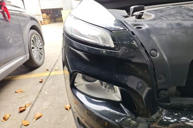 Used Jeep Cherokee 2016 2.4L Professional Edition Right Front Headlight