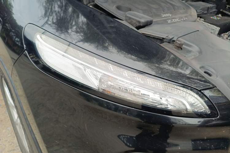 Used Jeep Cherokee 2016 2.0L Superior Edition Right Front Headlight