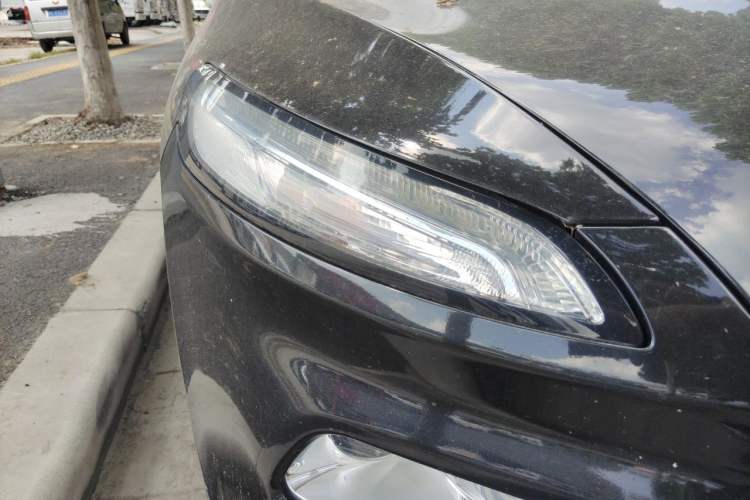 Used Jeep Cherokee 2016 2.4L Professional Smart Version Right Front Headlight