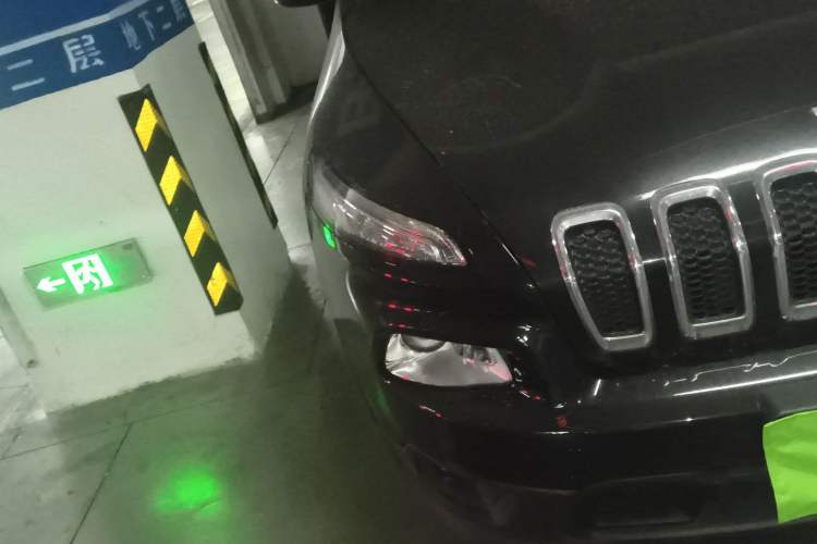 Used Jeep Cherokee 2016 2.4L Leading Edition Right Front Headlight