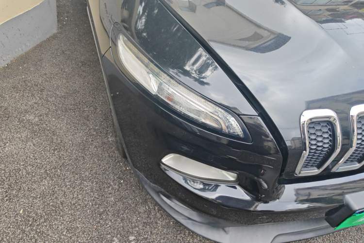 Used Jeep Cherokee 2016 2.0L Superior Edition Right Front Headlight