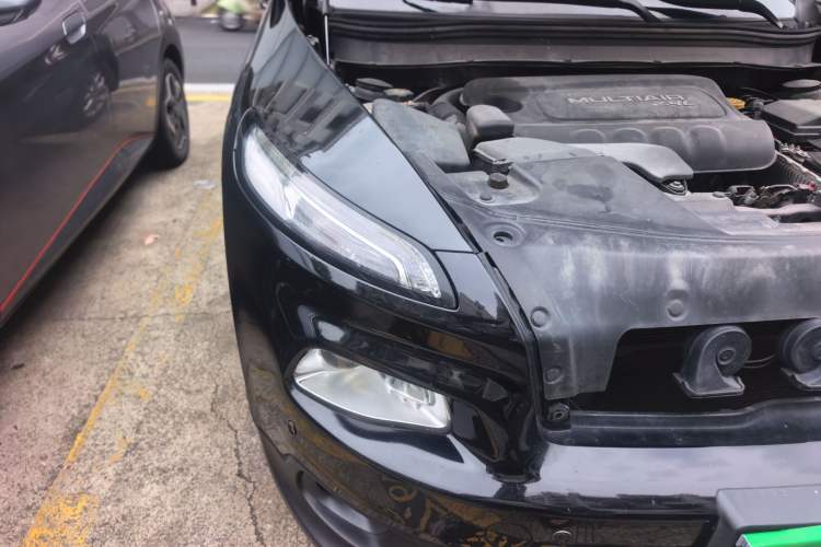 Used Jeep Cherokee 2016 2.4L Leading Smart Version Right Front Headlight