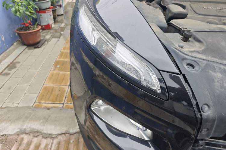 Used Jeep Cherokee 2016 2.4L Leading Smart Version Right Front Headlight