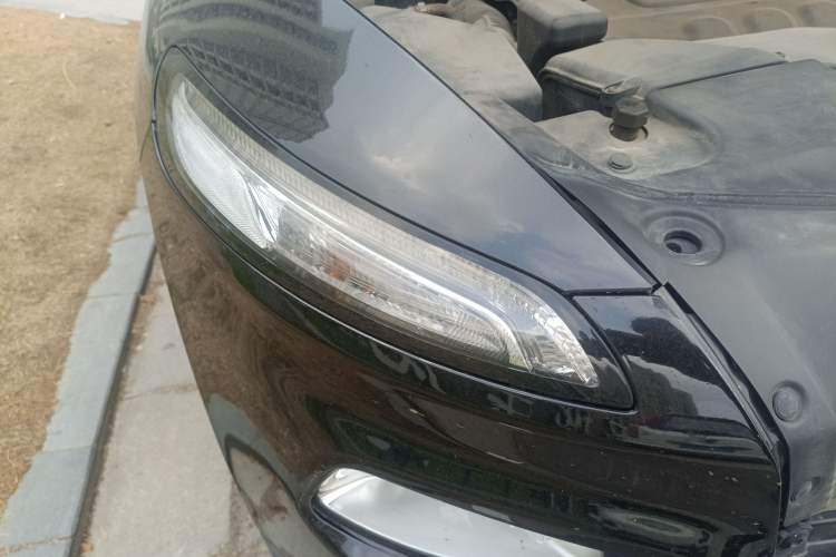 Used Jeep Cherokee 2016 2.4L Leading Edition Right Front Headlight