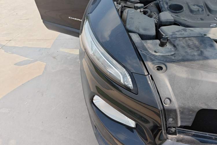 Used Jeep Cherokee 2016 2.0L Superior Edition Right Front Headlight