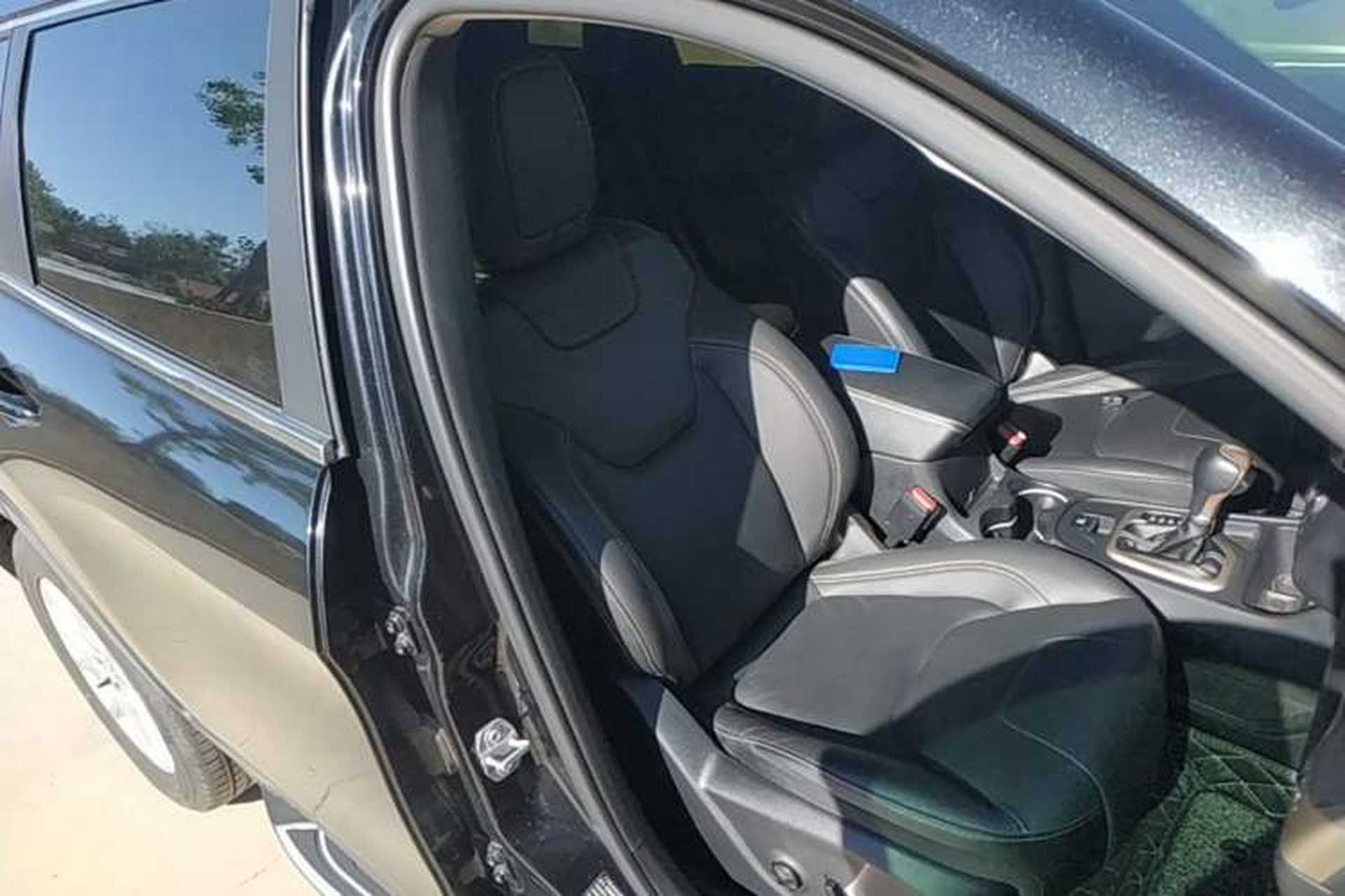 Used Jeep Cherokee 2016 2.4L Leading Edition Right Front Seat