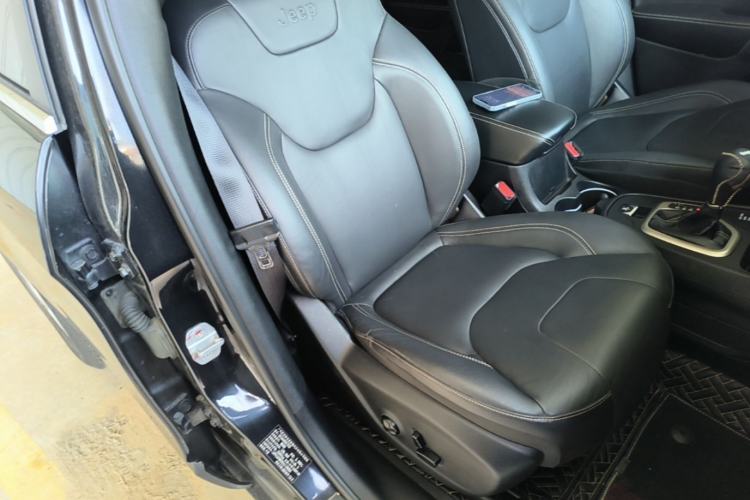 Used Jeep Cherokee 2016 2.4L Professional Smart Version Right Front Seat