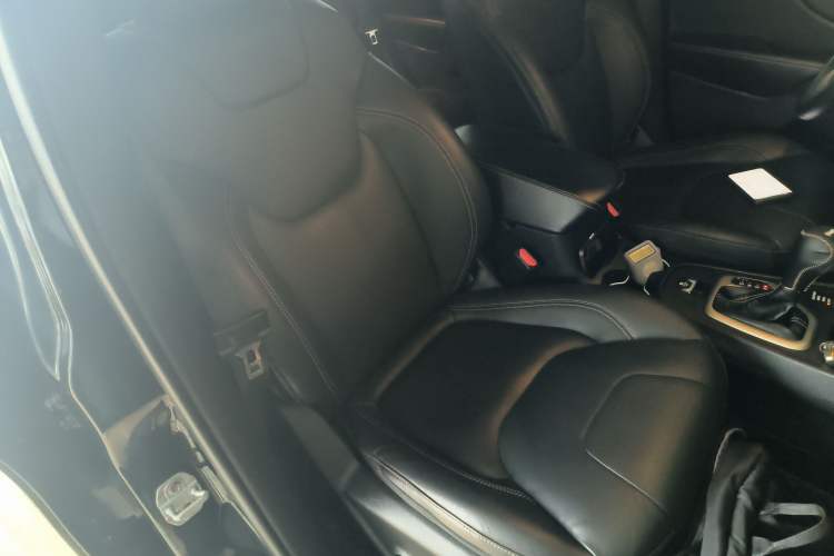 Used Jeep Cherokee 2016 2.4L Professional Smart Version Right Front Seat