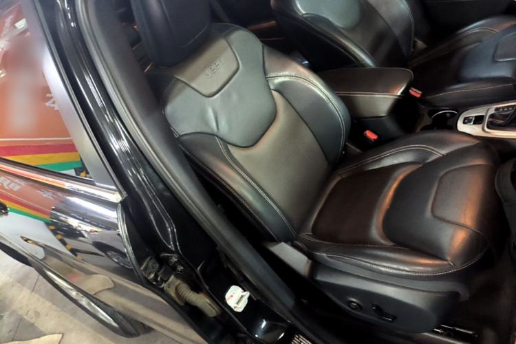 Used Jeep Cherokee 2016 2.4L Leading Edition Right Front Seat