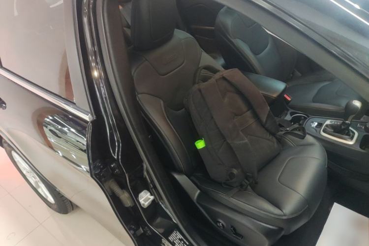 Used Jeep Cherokee 2016 2.4L Professional Smart Version Right Front Seat