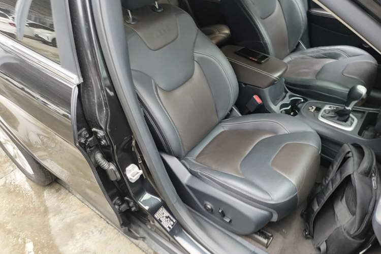 Used Jeep Cherokee 2016 2.4L Leading Edition Right Front Seat