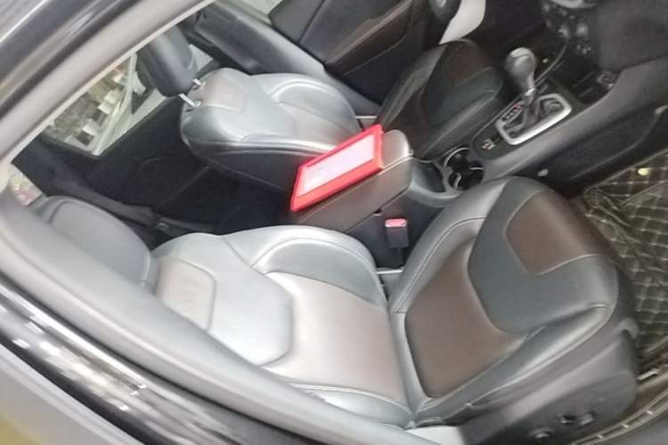 Used Jeep Cherokee 2016 2.4L Leading Edition Right Front Seat