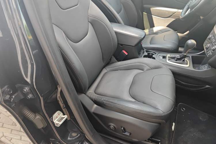 Used Jeep Cherokee 2016 2.4L Leading Smart Version Right Front Seat