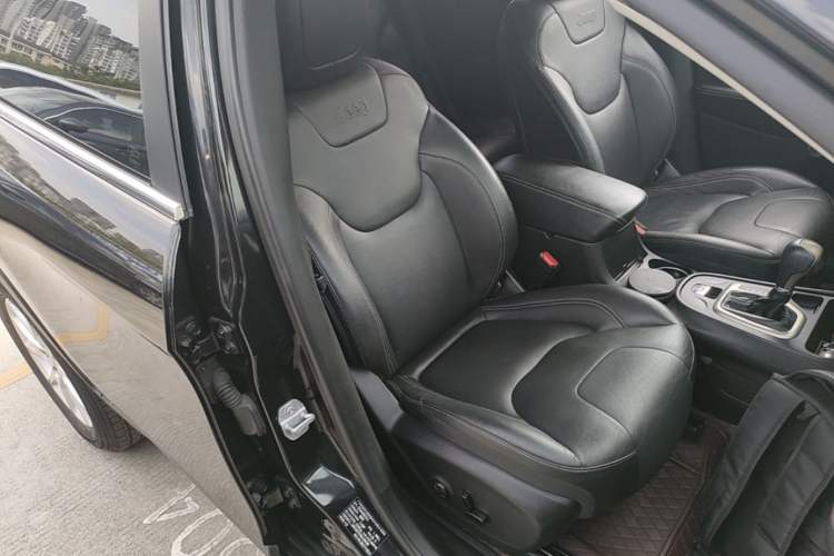 Used Jeep Cherokee 2016 2.0L Superior Edition Right Front Seat