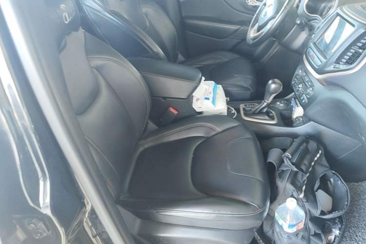 Used Jeep Cherokee 2016 2.4L Professional Smart Version Right Front Seat