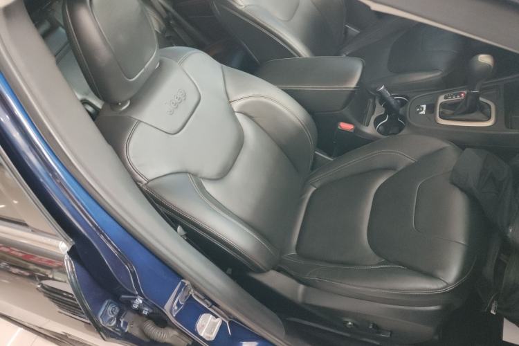 Used Jeep Cherokee 2016 2.4L Leading Edition Right Front Seat