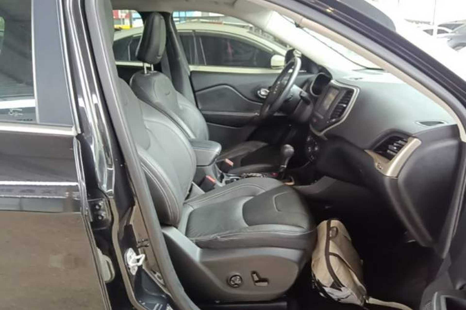 Used Jeep Cherokee 2016 2.0L Superior Edition Right Front Seat