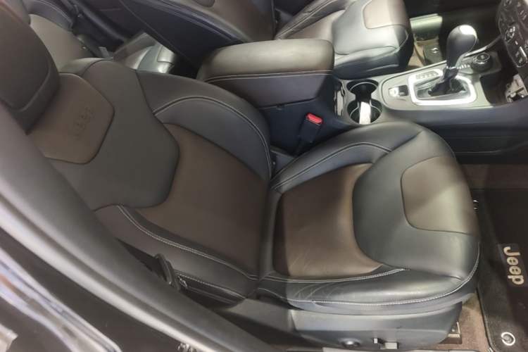 Used Jeep Cherokee 2016 2.4L Professional Smart Version Right Front Seat