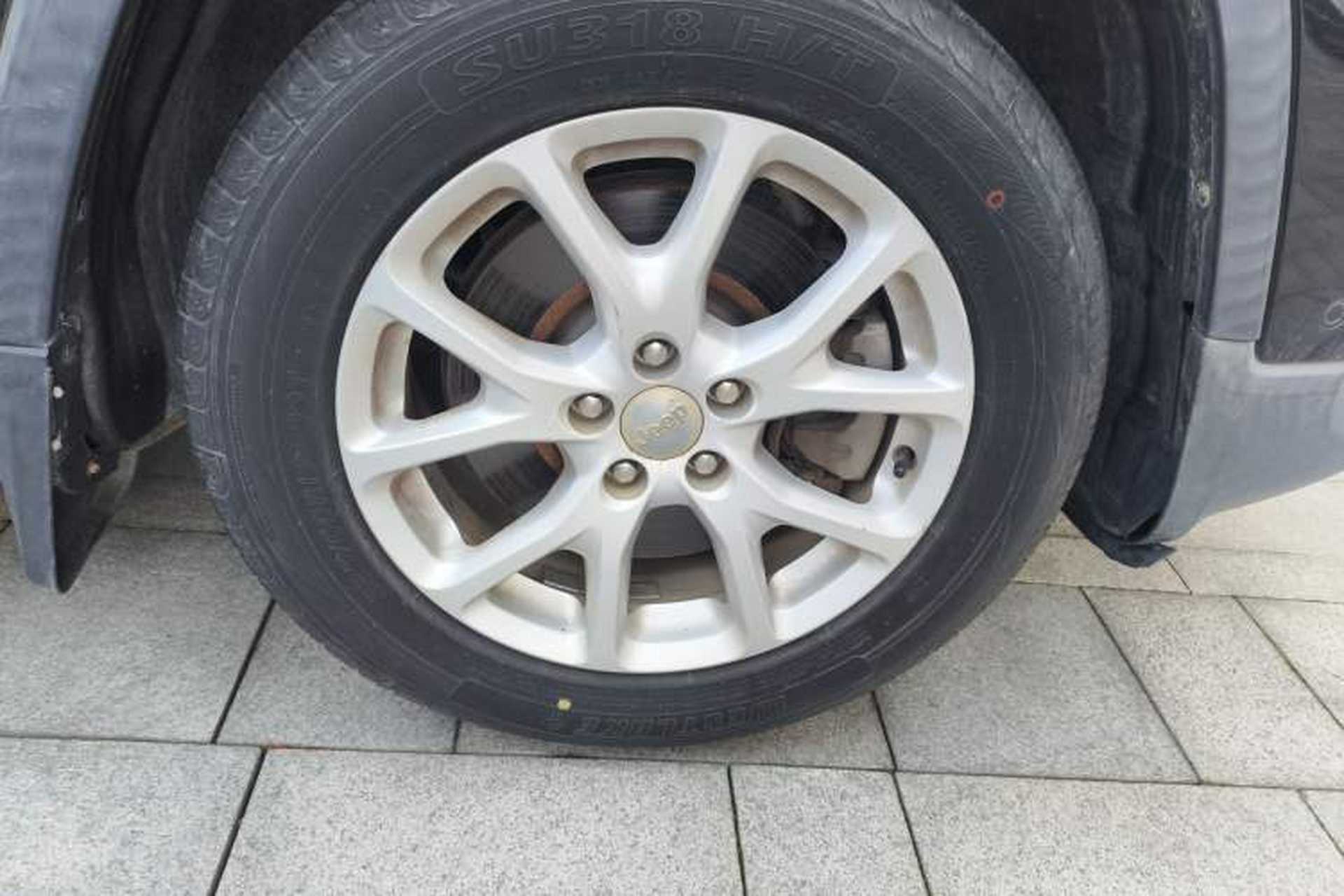 Used Jeep Cherokee 2016 2.4L Leading Edition Right Front Wheel Hub