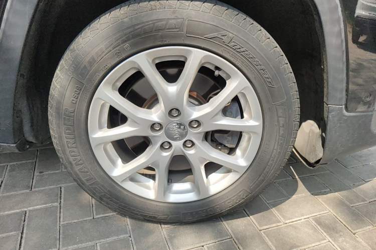 Used Jeep Cherokee 2016 2.4L Leading Smart Version Right Front Wheel Hub