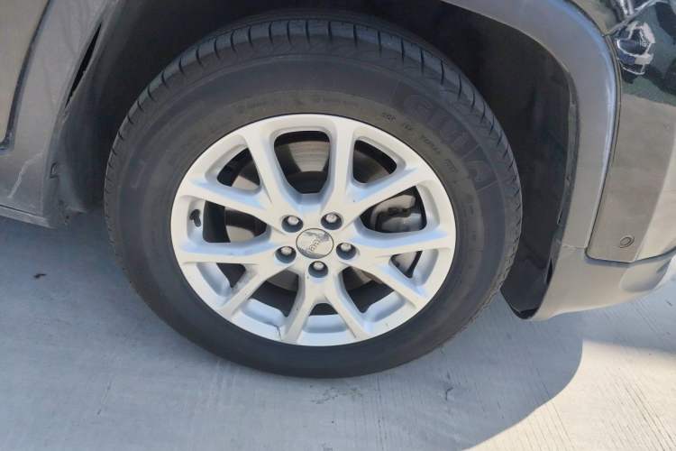 Used Jeep Cherokee 2016 2.4L Leading Edition Right Front Wheel Hub