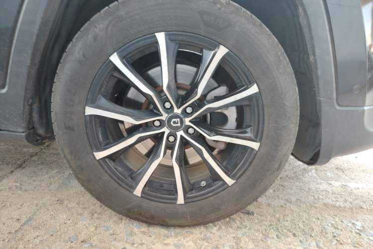 Used Jeep Cherokee 2016 2.4L Leading Smart Version Right Front Wheel Hub