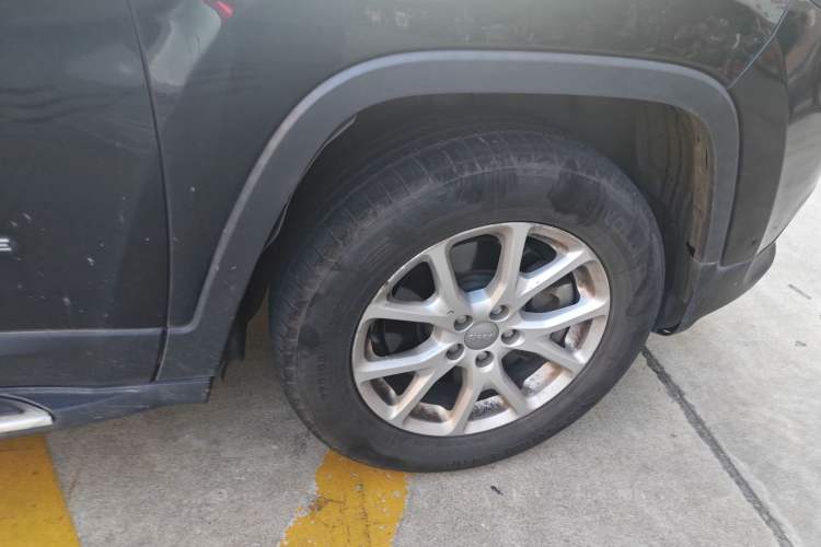Used Jeep Cherokee 2016 2.4L Professional Edition Right Front Wheel Hub